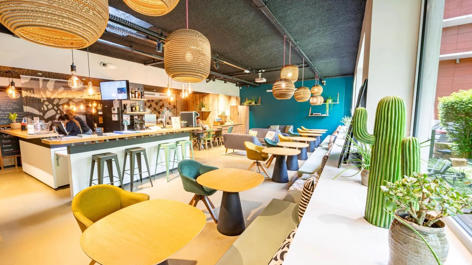 Hotel Ibis Styles Paris 16 3*