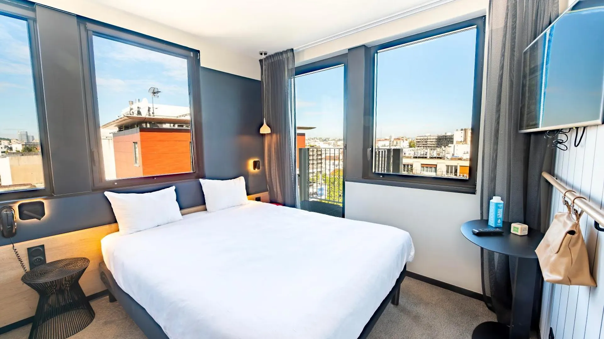 Hotel Ibis Styles Paris 16 3*