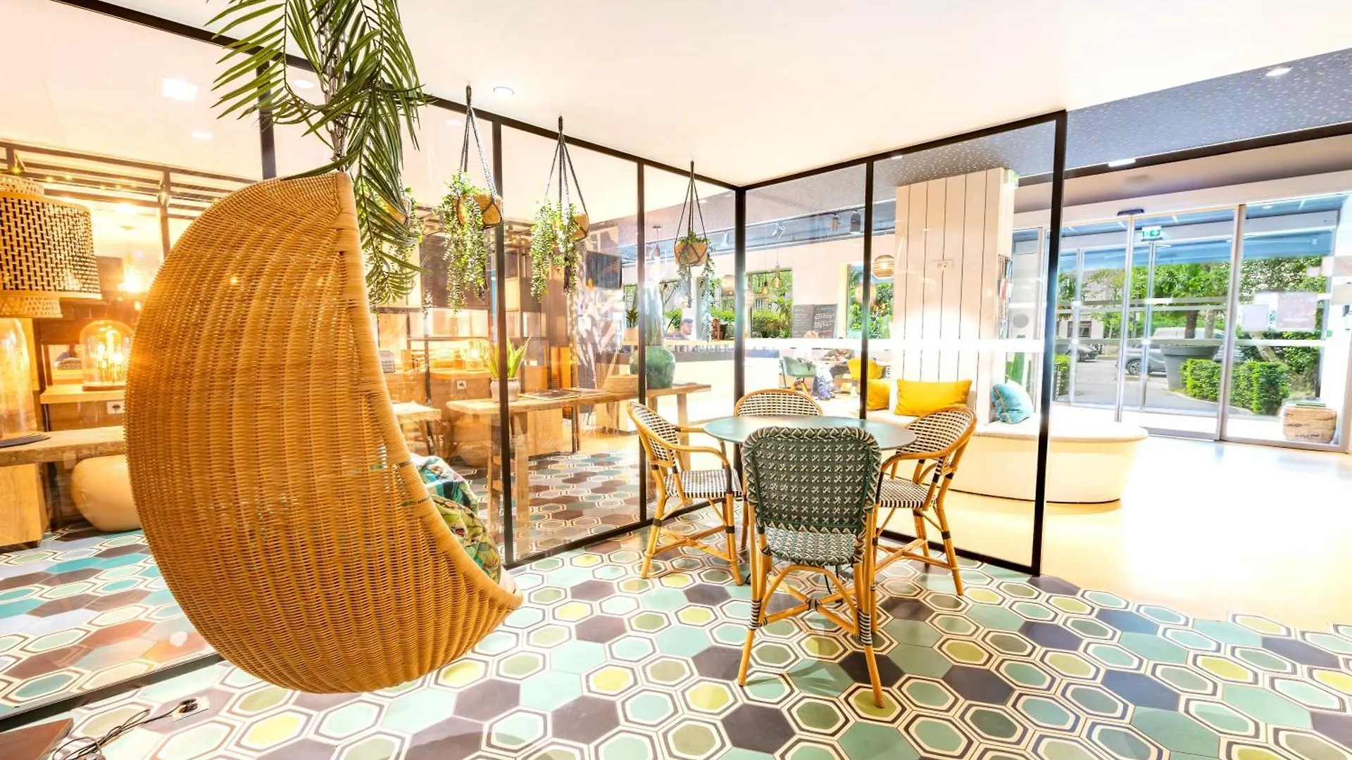 Hotel Ibis Styles Paris 16 3*