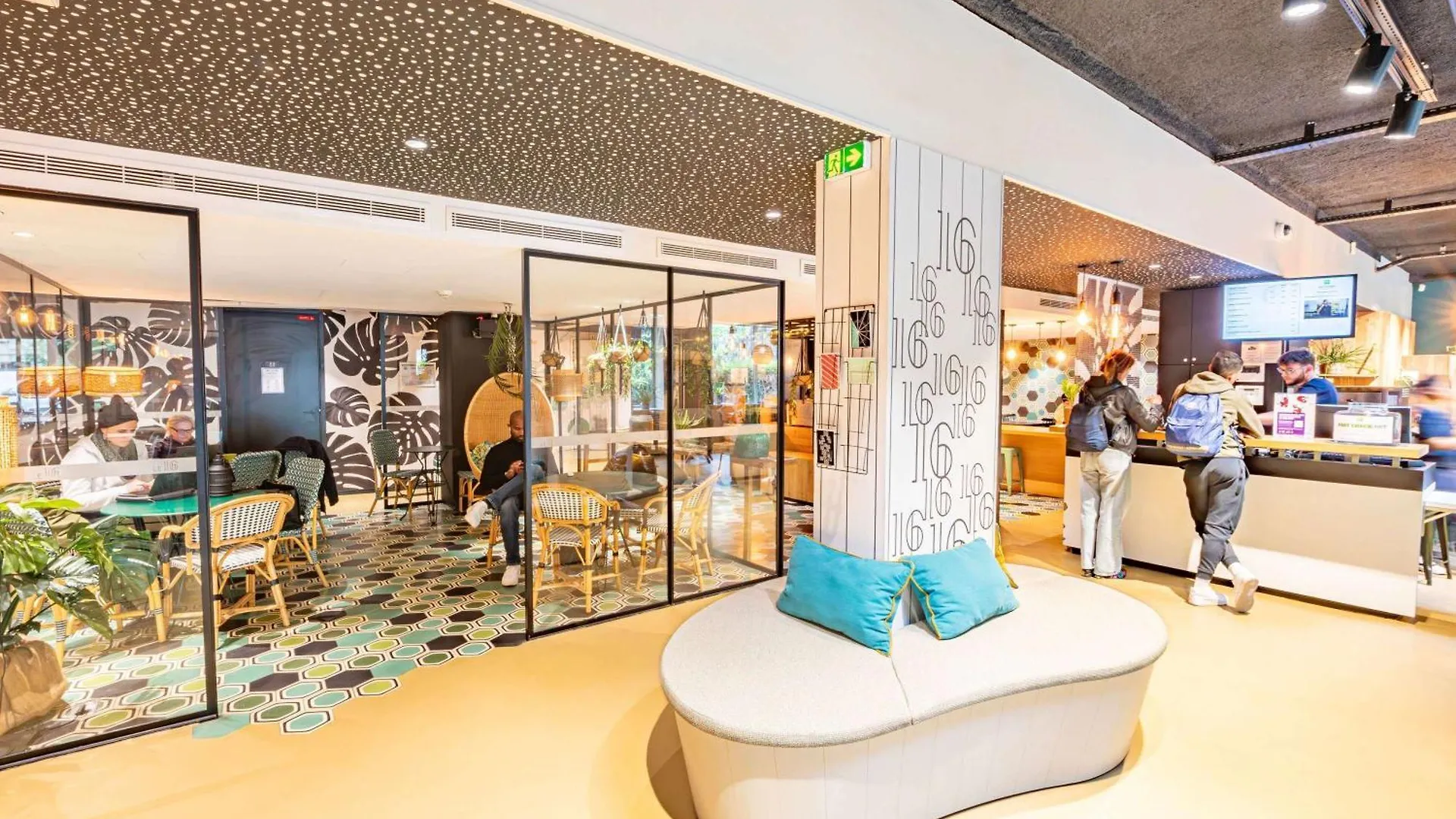 Hotel Ibis Styles Paris 16 3*